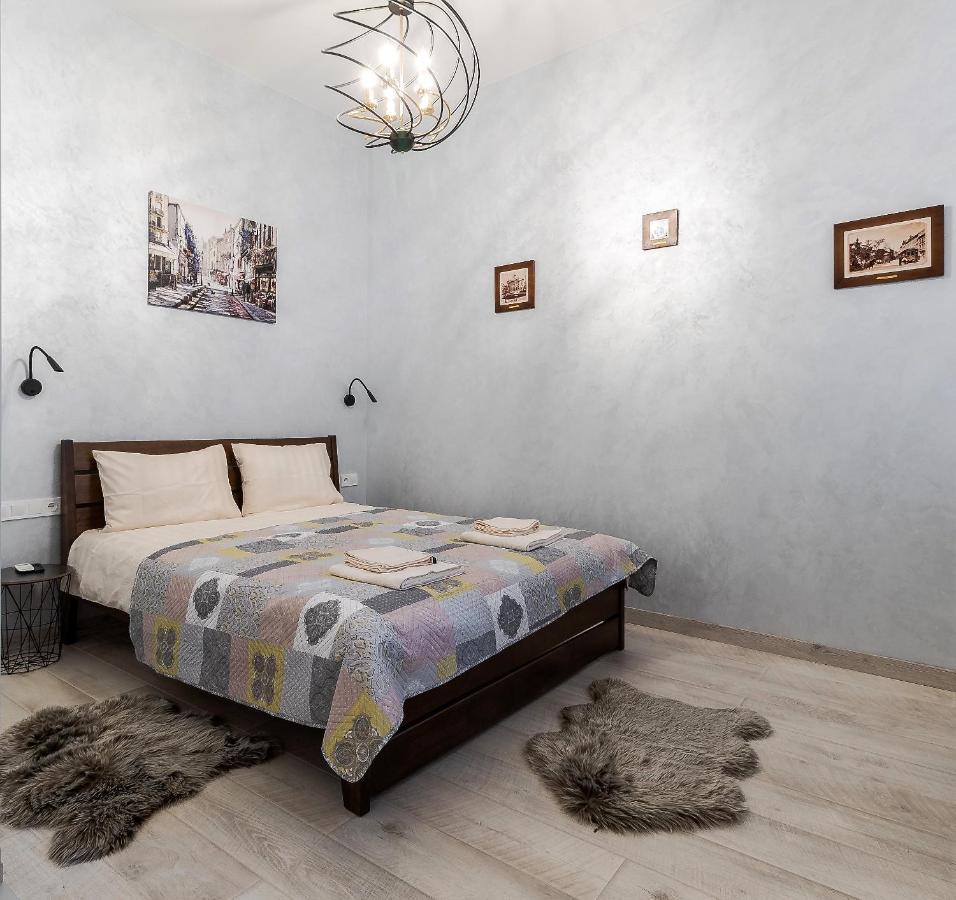 Apartment Golden Violin ! T