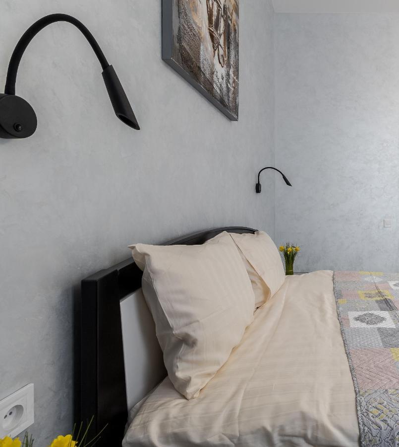 Golden Violin ! T Apartment