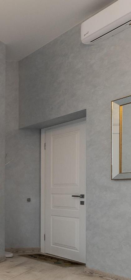 Golden Violin ! T Apartment