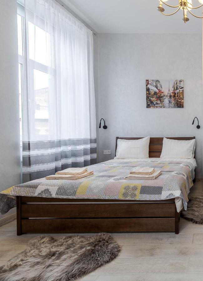 Golden Violin ! T Apartment *